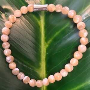 dainty mother of pearl bracelet🐚